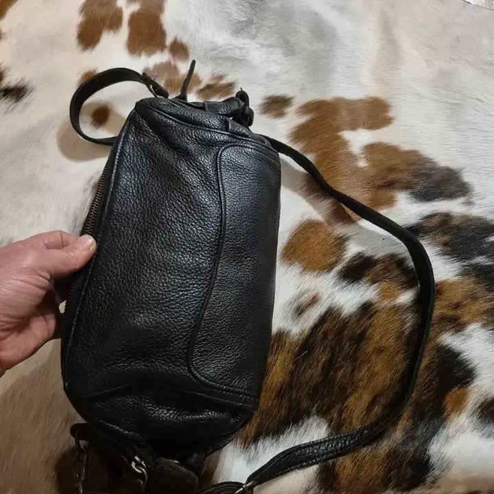 [BUNJANG] Black Leather Drawstring Crossbody Bag / 블랙 양가죽 드로우스트링 크로스백