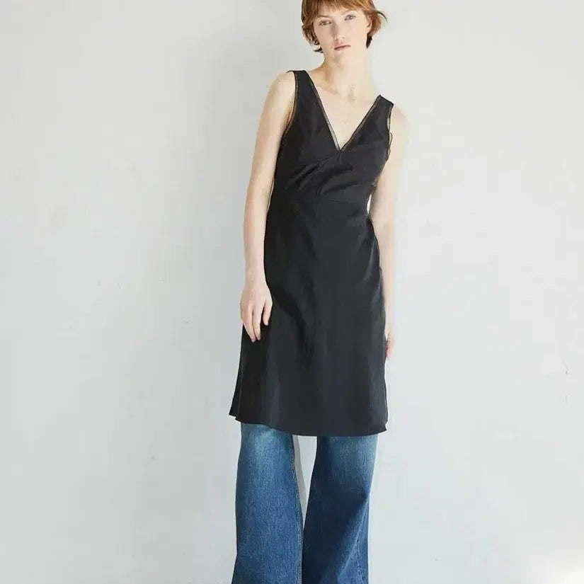 [BUNJANG] Parfait Deep V-Neck Lace Dress Black / 파르벵 딥 브이넥 드레스 블랙