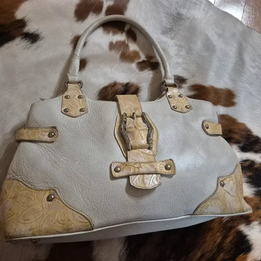 [BUNJANG] Ivory Floral Pattern Lambskin Tote Bag / 아이보리 플라워 양가죽 패턴 토트백
