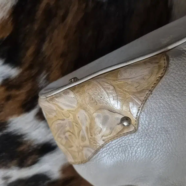 [BUNJANG] Ivory Floral Pattern Lambskin Tote Bag / 아이보리 플라워 양가죽 패턴 토트백