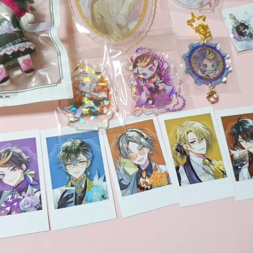 [BUNJANG] Nijisanji EN Merchandise Bundle (Dolls, Acrylics, Photocards) / 니지산지 EN 공굿( 비공굿) 굿즈 일괄 처분(인형, 아크릴, 포토카드)