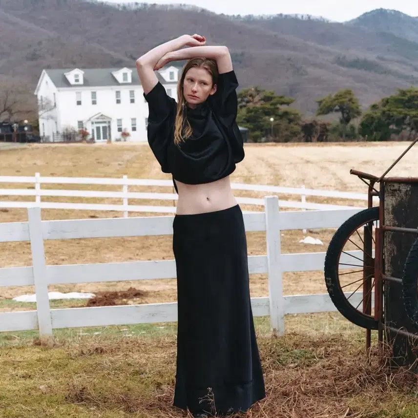 [BUNJANG] Parreng Leaf Satin Skirt Black / 파르벵 리프 새틴 스커트 블랙