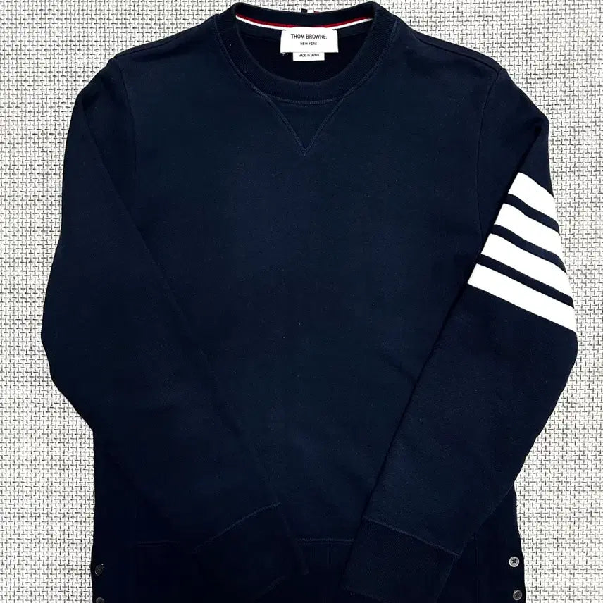 [BUNJANG] Thom Browne Diagonal Stripe Navy Sweatshirt Size 2 / [2/새상품] 25ss 톰브라운 사선완장 네이비 맨투맨