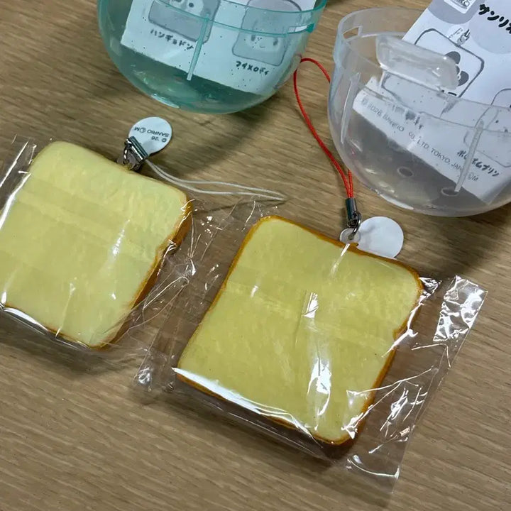 [BUNJANG] Sanrio Fuwa Fuwa Bakery Squishy Gacha - Hangyodon, Kitty (Sealed) / 산리오 후와후와 폭신 식빵 베이커리 스퀴시 가챠 키링 미개봉