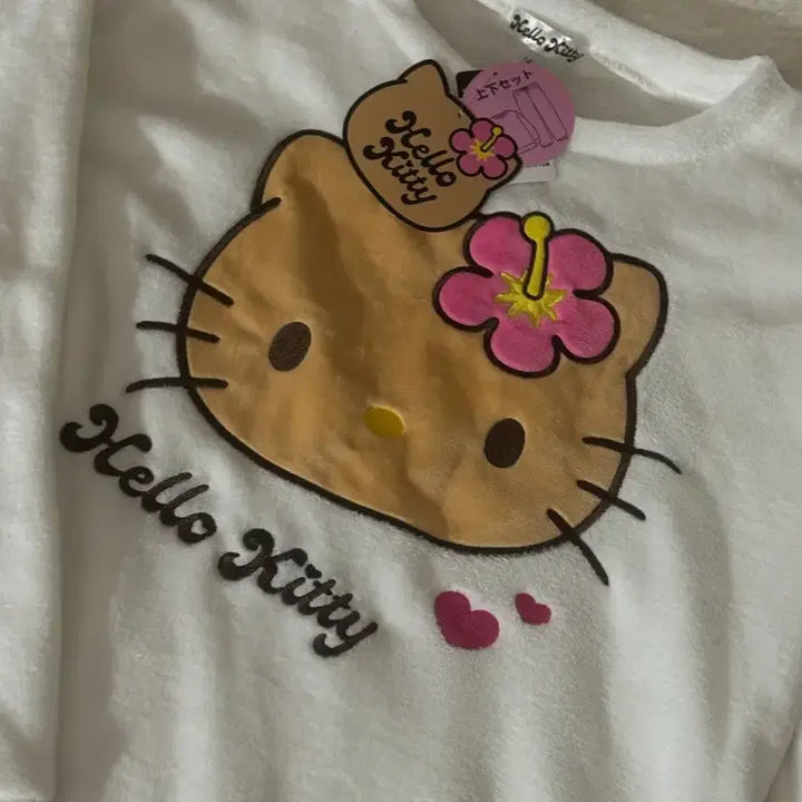 [BUNJANG] Sanrio Tanning Kitty Pajamas (M) / 태닝키티 잠옷 M
