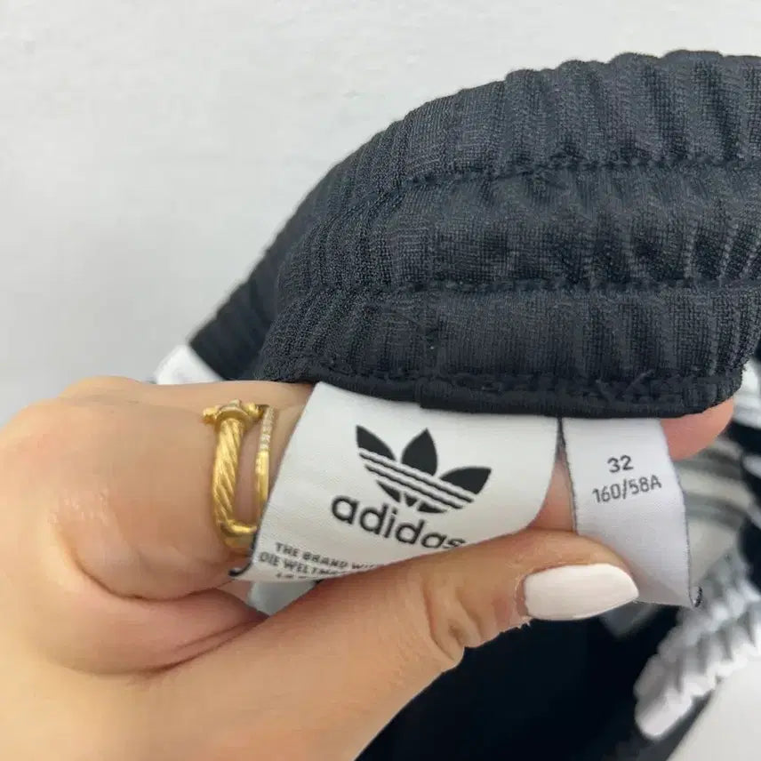 [BUNJANG] Adidas Black 3-Stripes Shorts (M) / 아디다스 블랙 3선 반바지 M