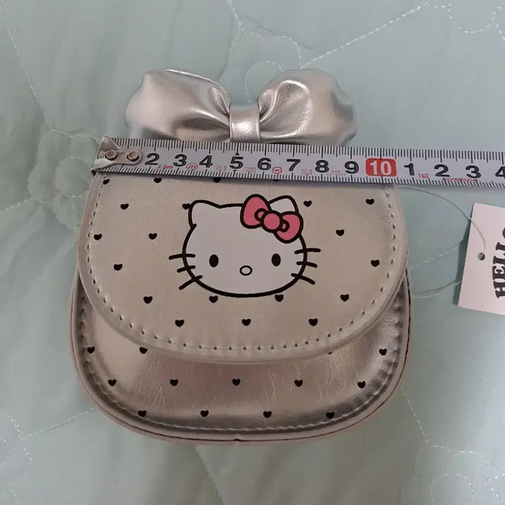 [BUNJANG] Hello Kitty Mini Crossbody Bag / 키티 미니 크로스백 팝니당.(배송비 본인)