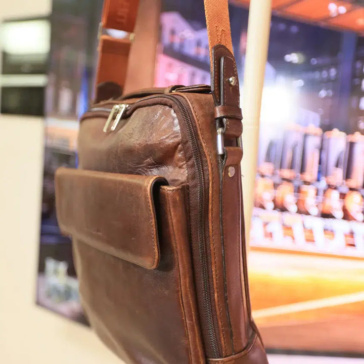 [BUNJANG] Samsonite Natural Leather Crossbody Bag / 세월이 만들어준 색감, 샘소나이트 가죽 크로스백
