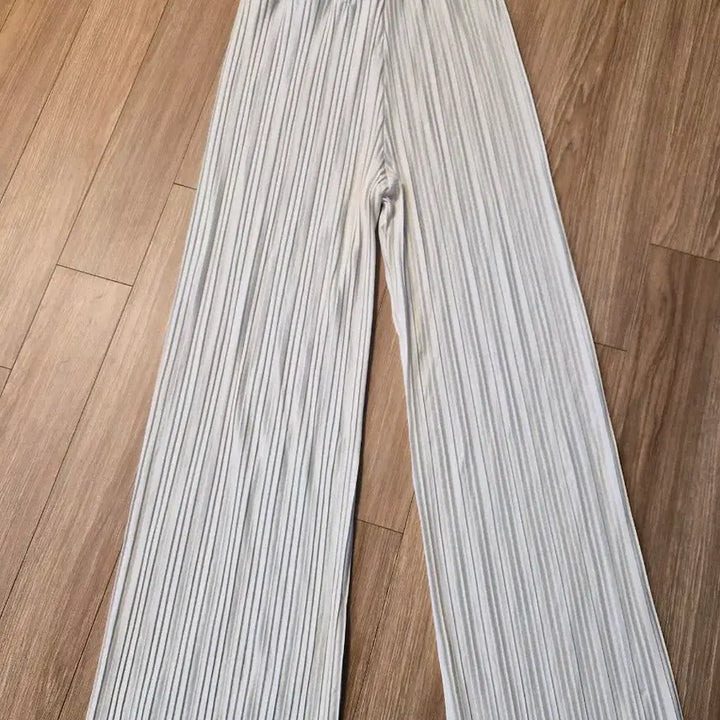 [BUNJANG] Ivory Pleated Wide-Leg Pants / 아이보리 플리츠 주름 바지 팬츠