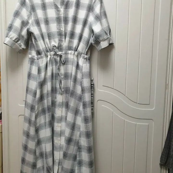 [BUNJANG] Modern V-Neck Check Pattern Long Dress / 모던한 브이넥 체크패턴 롱 원피스
