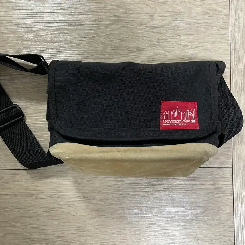 [BUNJANG] Manhattan Portage Mini Suede Messenger Bag Black / 맨하탄포티지 미니 메신저백 블랙 스웨이드