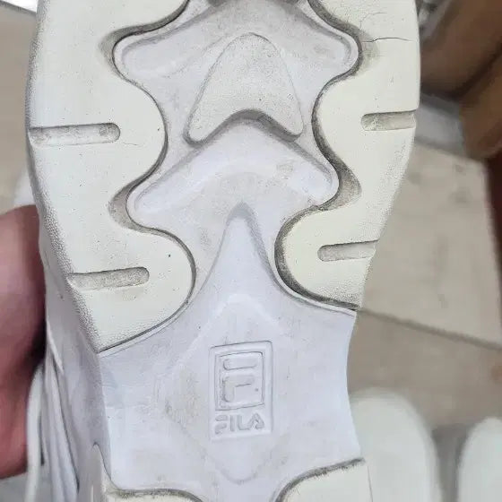 [BUNJANG] Fila Ray White Sneakers 245mm / 휠라 레이 흰색 운동화 245
