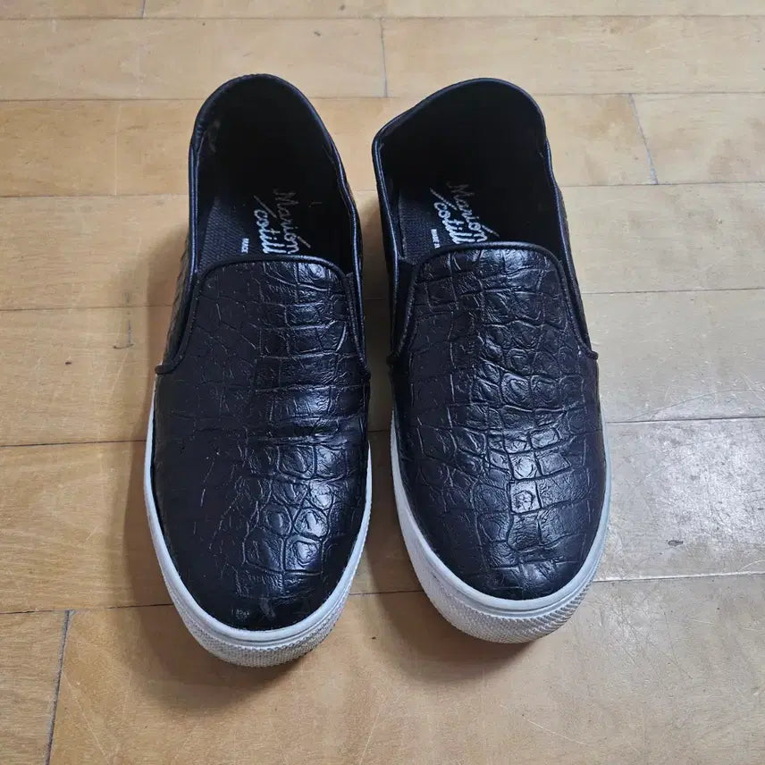 [SOLD OUT] 여성운동화 235미리 판매합니다
