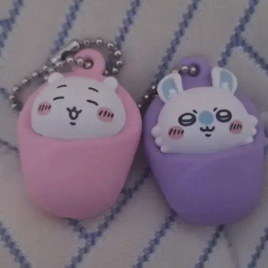 [BUNJANG] Chiikawa Baby Carrier Gacha Set (Chiikawa, Momonga) / 먼작귀 치이카와 아기 포대기 가챠(치이카와 모몽가)