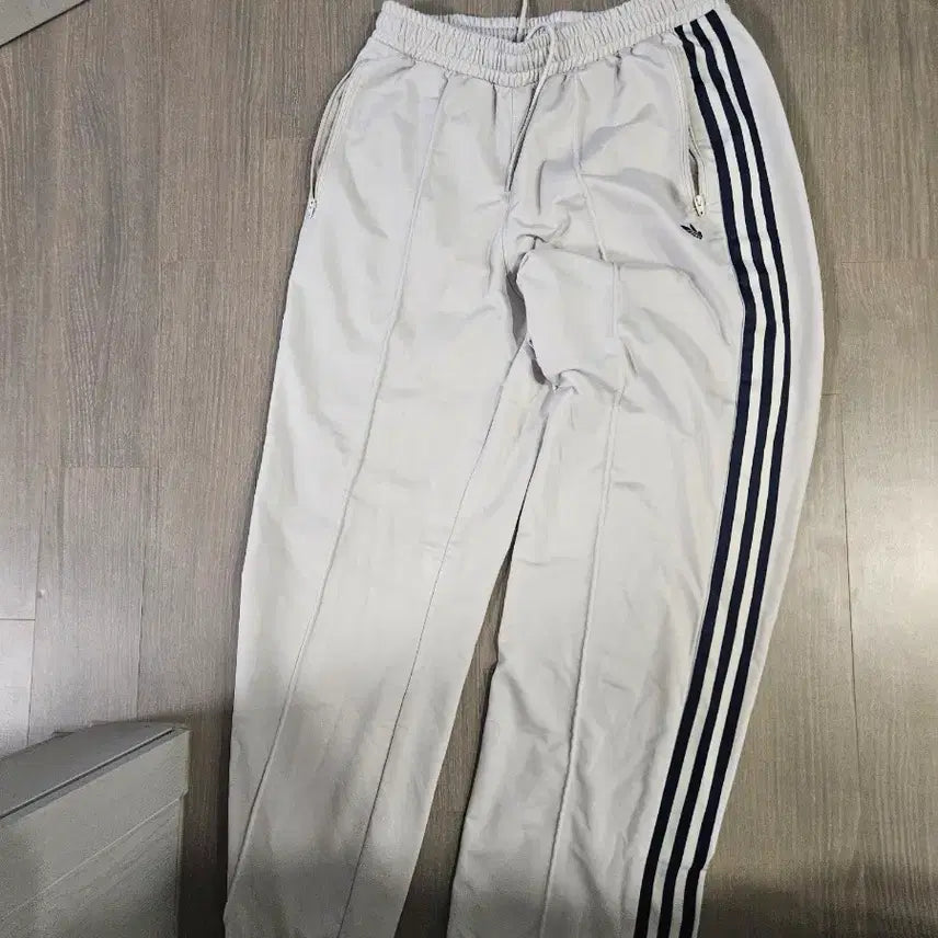 [BUNJANG] Adidas Three-Stripes Track Pants Ivory / 아디다스 삼선 트레이닝 바지 아이보리