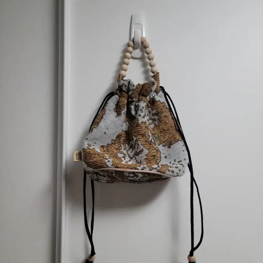 [BUNJANG] Bolsac Fabric Drawstring Bag with Wood Bead Accent / 볼삭 패브릭 복조리 가방 우드볼 장식