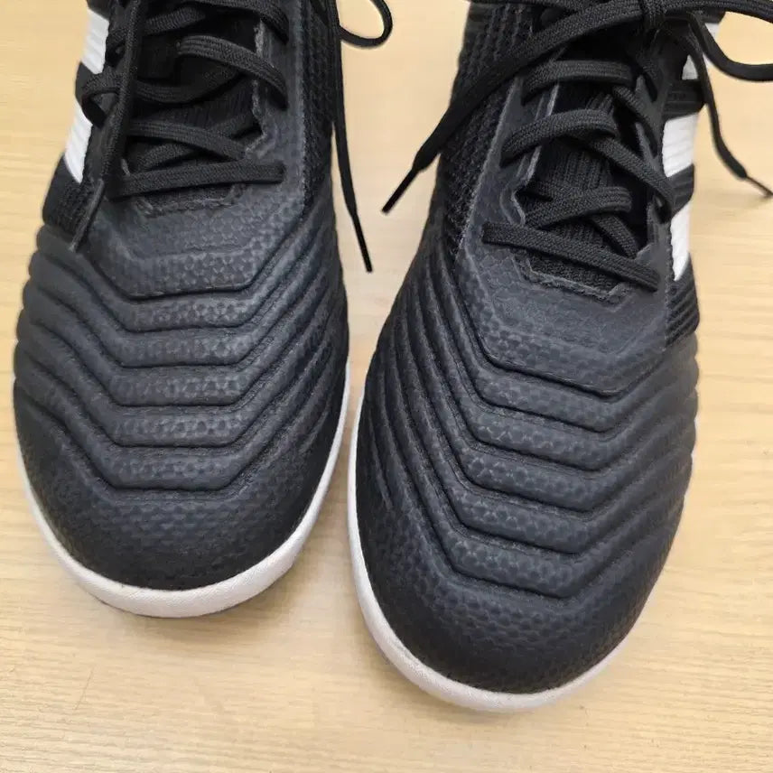 [BUNJANG] Adidas Predator 18.3 Futsal Shoes / 아디다스 프레데터 18.3 풋살화 300