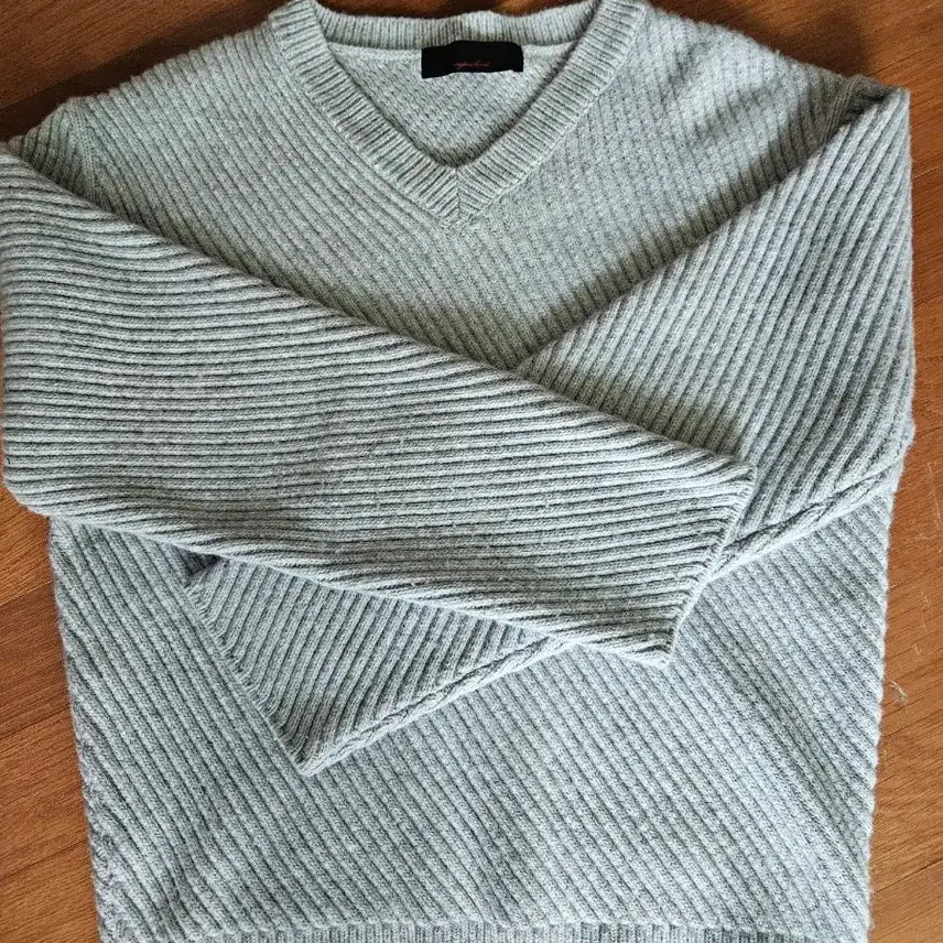 [BUNJANG] Anitaim Lorik V-Neck Knit / 애니타임로릭 브이넥 니트