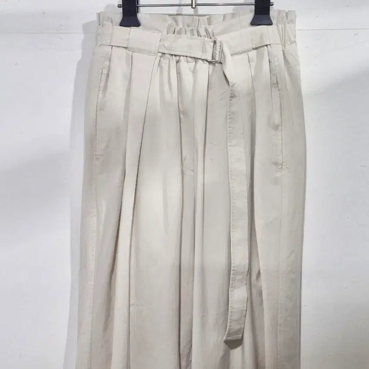 [BUNJANG] LOEUVRE 3-Tuck Wide Pants / LOEUVRE  루에브르 3턱 와이드 팬츠