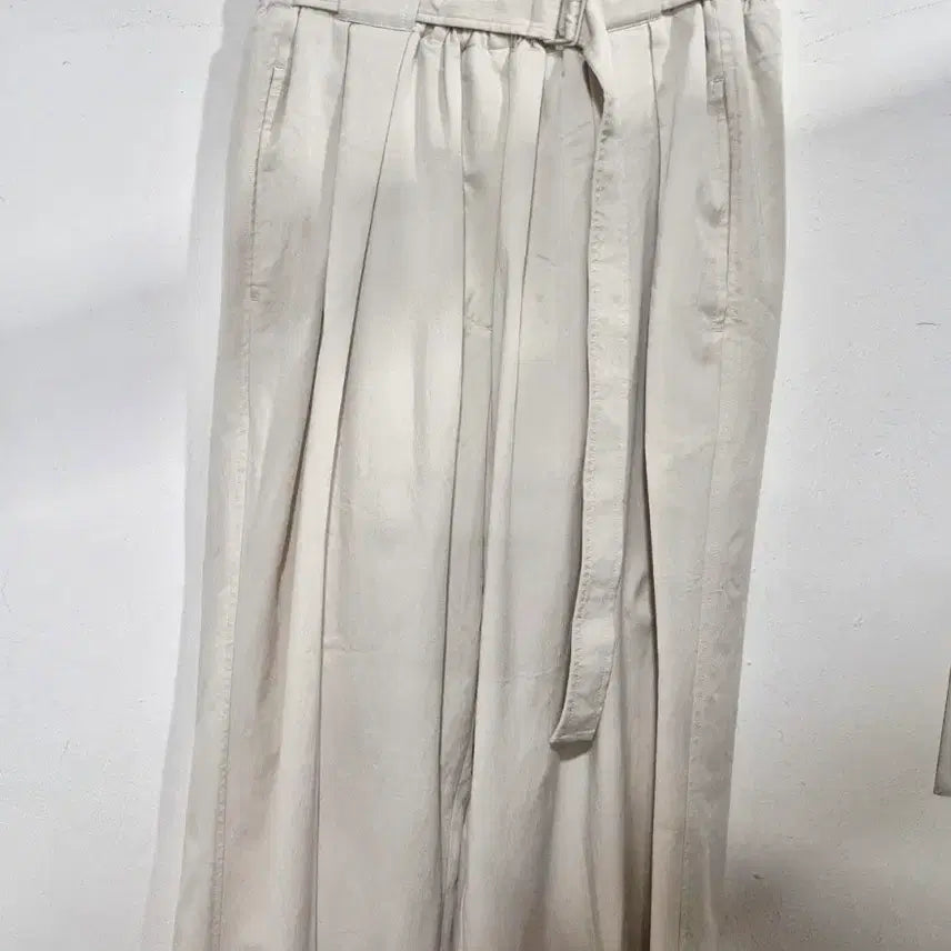 [BUNJANG] LOEUVRE 3-Tuck Wide Pants / LOEUVRE  루에브르 3턱 와이드 팬츠