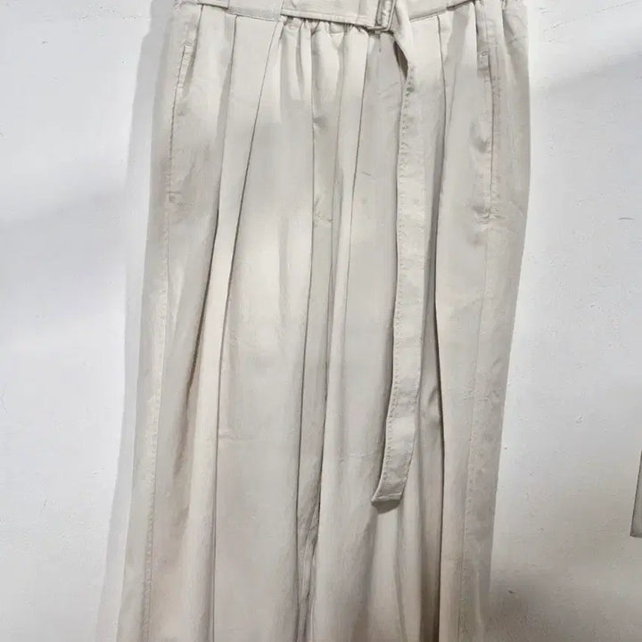 [BUNJANG] LOEUVRE 3-Tuck Wide Pants / LOEUVRE  루에브르 3턱 와이드 팬츠