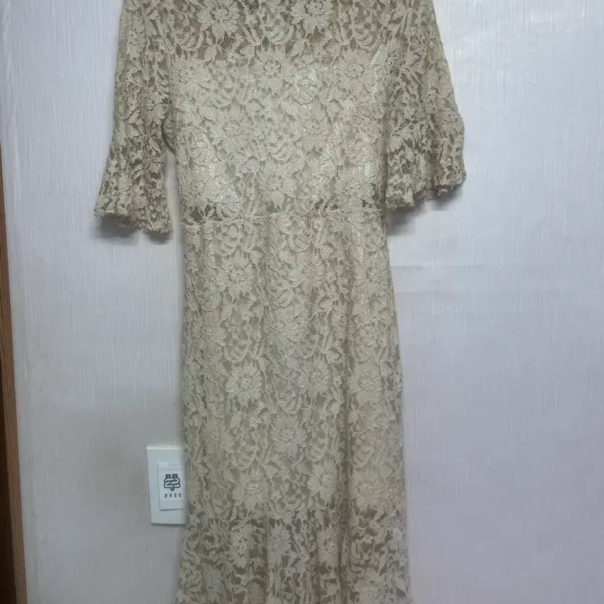 [BUNJANG] Ivory Lace Flare Dress / 레이스 플레우 원피스 아이보리