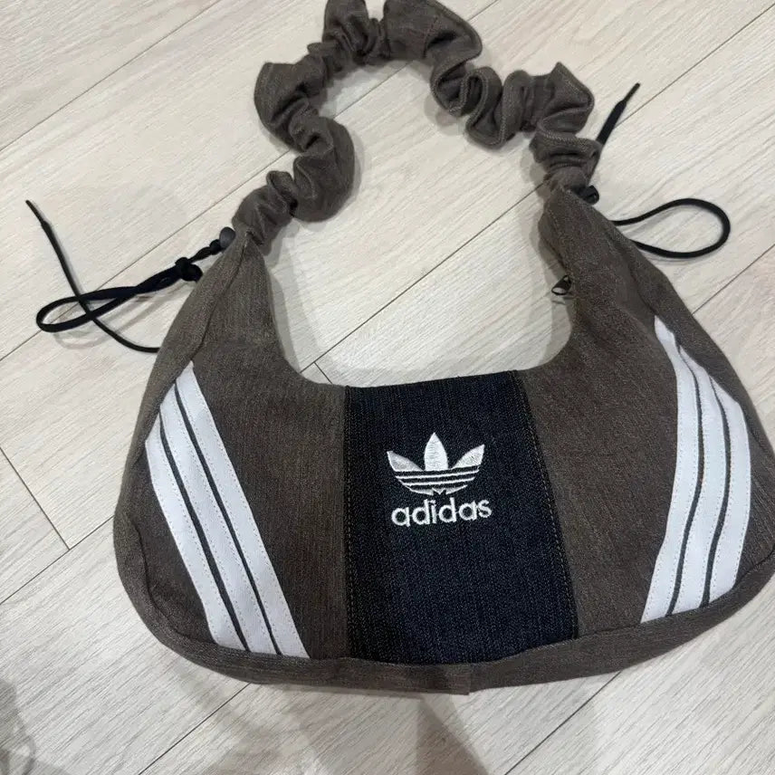 [BUNJANG] Adidas Scrunch Shoulder Bag Brown / 아디다스 숄더백 브라운 스크런치