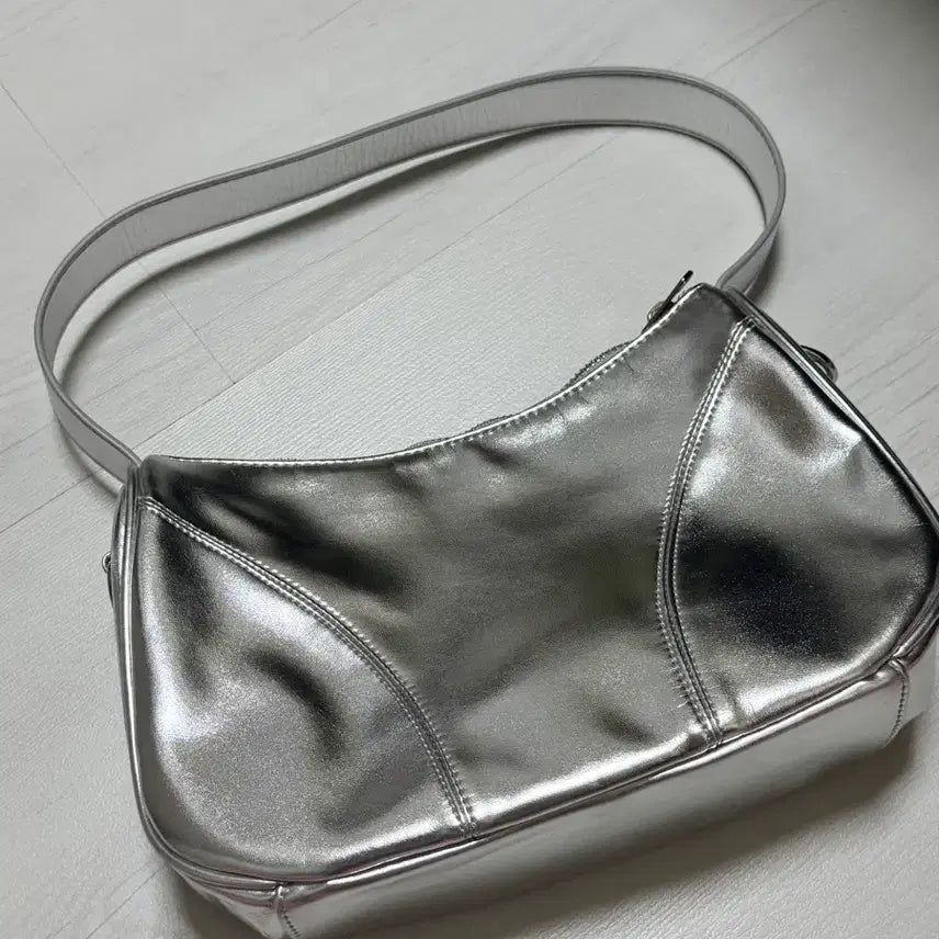 [BUNJANG] Illigo Signature Bag Silver / 일리고 시그니처 백 실버