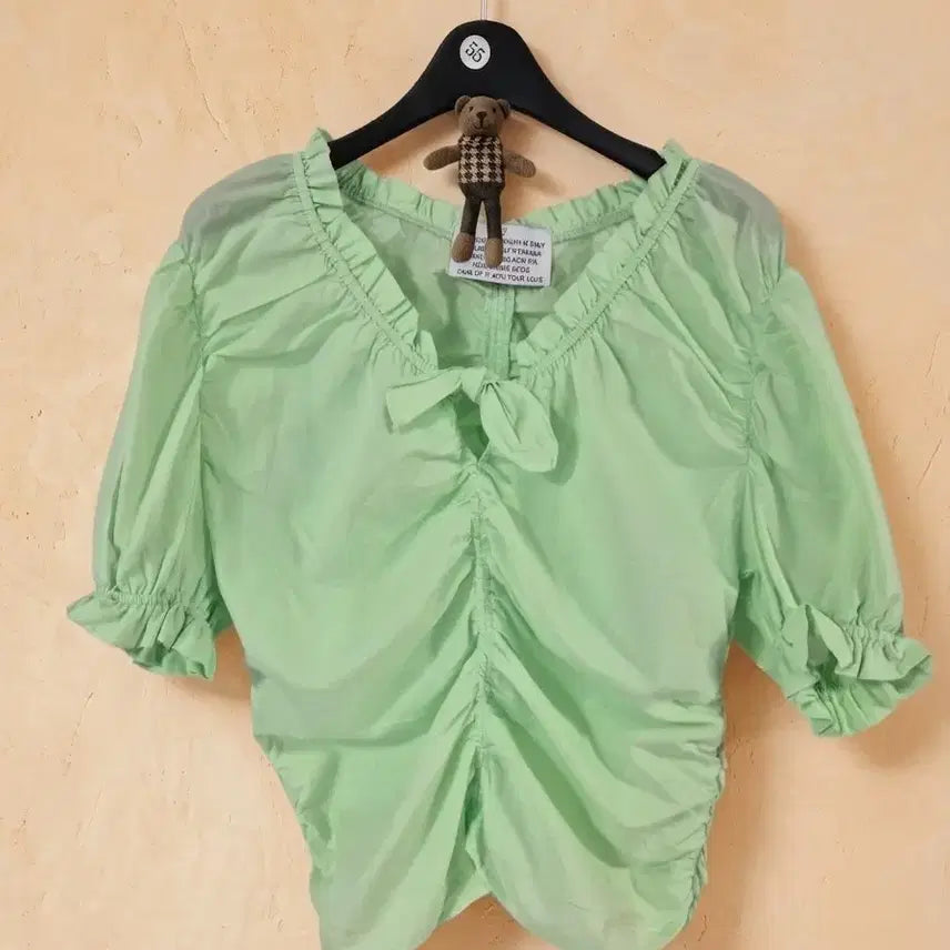 [BUNJANG] STYLENANDA Light Khaki Shirring Crop Blouse M / STYLENANDA]  연카키 셔링 크롭 블라우스 (M)
