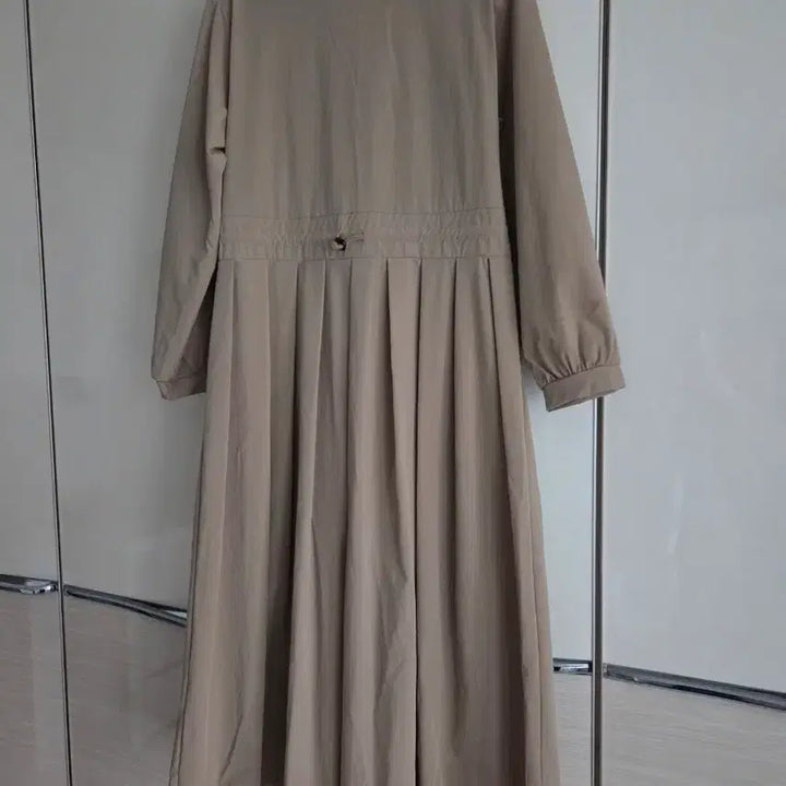[BUNJANG] Beige Pleated Long Dress / 베이지색 플리츠 롱 원피스