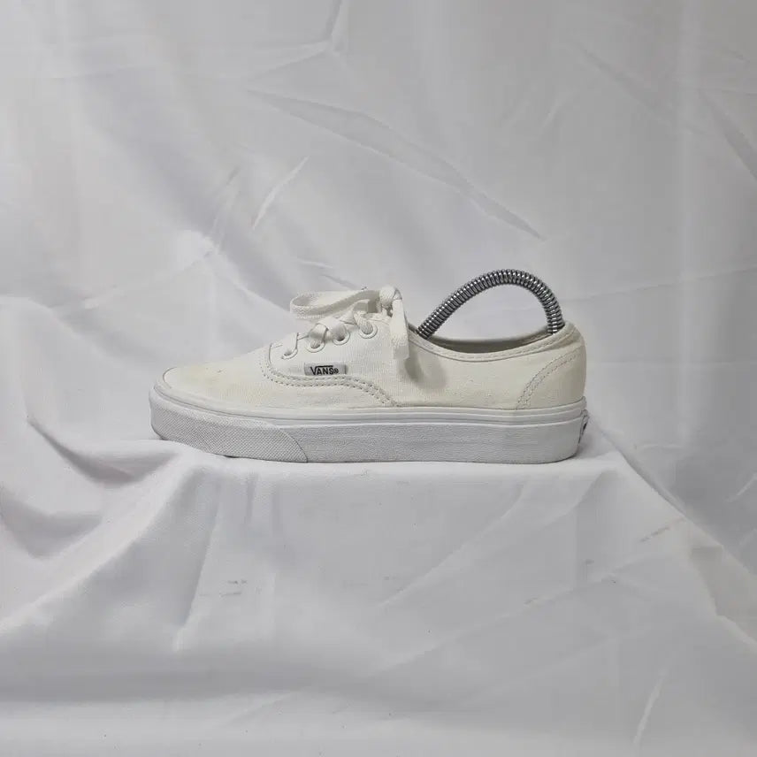 [BUNJANG] Vans Authentic White Sneakers / 빈티지하서 230 반스 어센틱 화이트 스니커즈