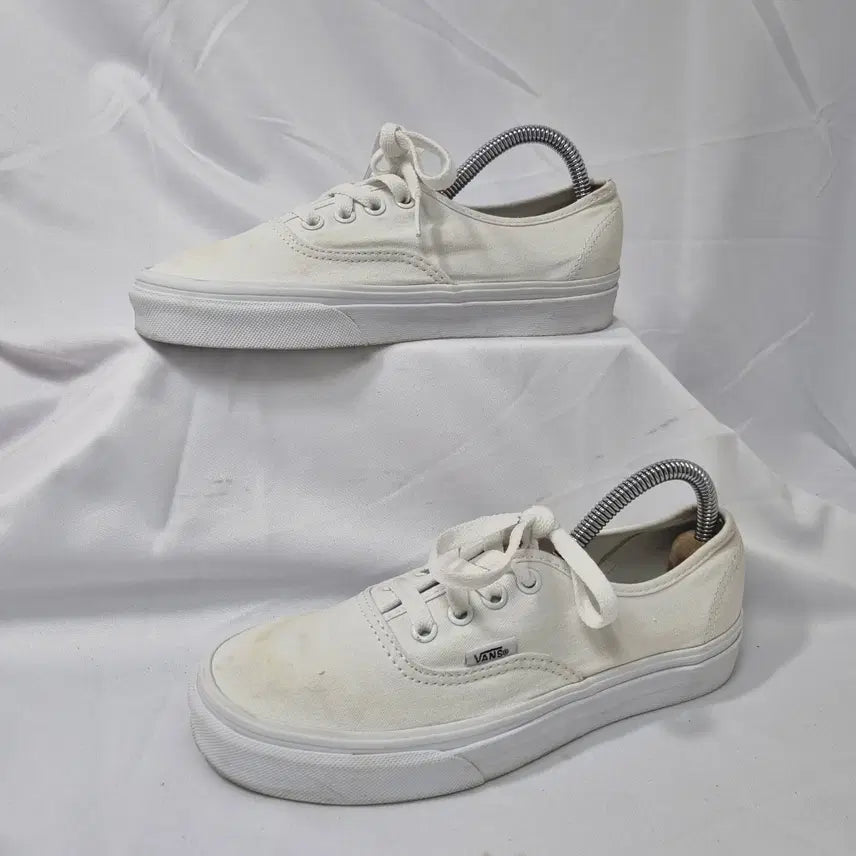 [BUNJANG] Vans Authentic White Sneakers / 빈티지하서 230 반스 어센틱 화이트 스니커즈