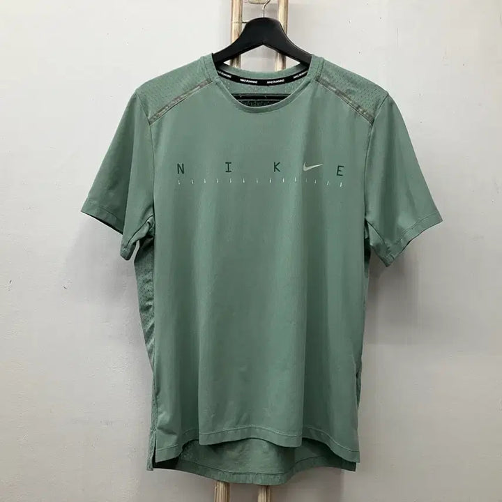 [BUNJANG] Nike Functional Short Sleeve T-Shirt M / 나이키(NIKE) 기능성 반팔티 95(M)