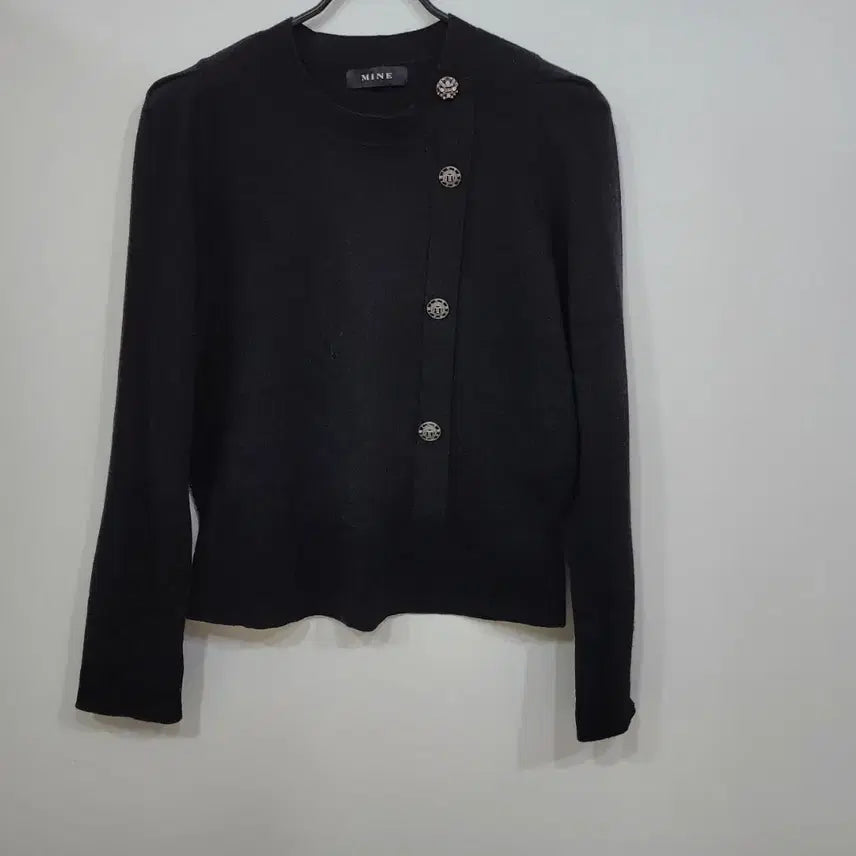 [BUNJANG] Mine Black Button Detail Knit Sweater / MINE 마인 블랙 버튼 장식 니트스웨터