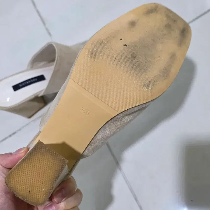 [BUNJANG] Beige Mule Heel Sandals (240) / 보세 구두 샌들 베이지 뮬 힐 240