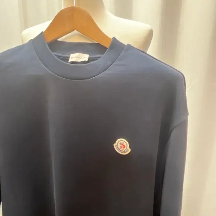 [BUNJANG] Moncler Logo Patch Sweatshirt Navy XXL / 몽클레어 로고 패치 맨투맨 네이비 XXL 22SS 동일모델 정품