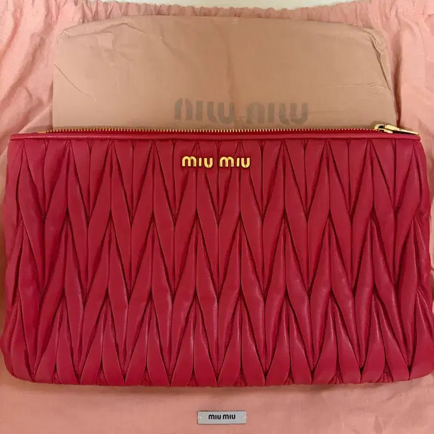[BUNJANG] Miu Miu Matelassé Clutch Red / 미우미우 마테라쎄 클러치 레드