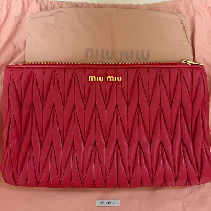 [BUNJANG] Miu Miu Matelassé Clutch Red / 미우미우 마테라쎄 클러치 레드
