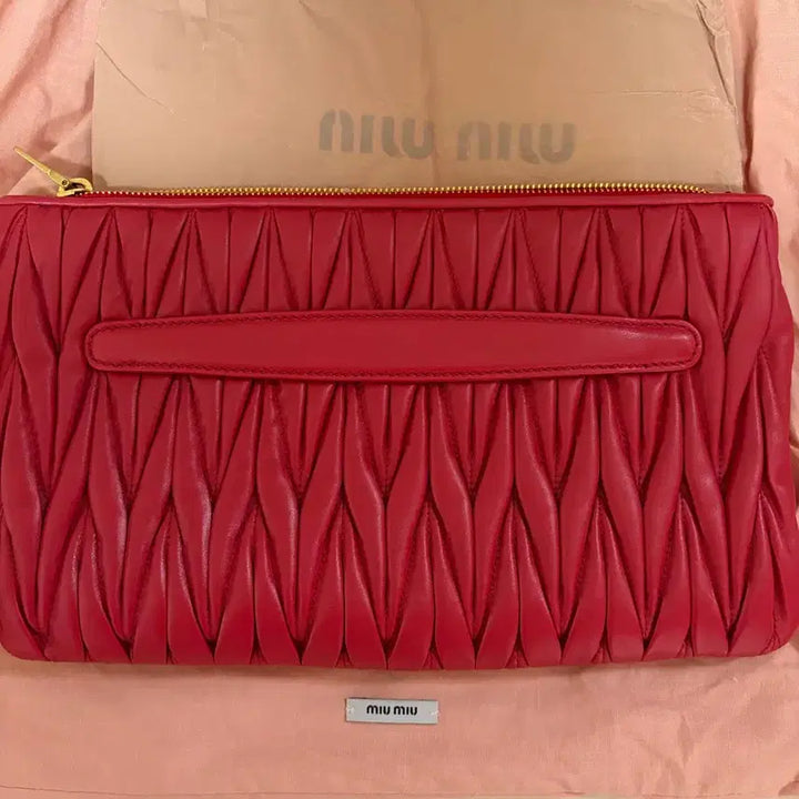 [BUNJANG] Miu Miu Matelassé Clutch Red / 미우미우 마테라쎄 클러치 레드