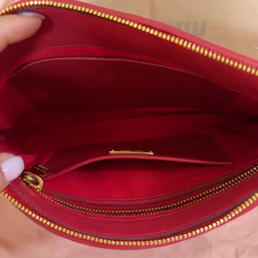 [BUNJANG] Miu Miu Matelassé Clutch Red / 미우미우 마테라쎄 클러치 레드