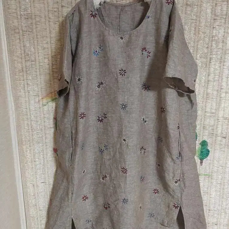 [BUNJANG] Linen Floral Short-Sleeve Long Blouse (Plus Size) / 린넨 꽃무늬 반팔 롱 블라우스 빅사이즈