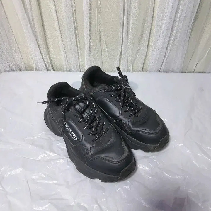 [BUNJANG] Discovery Expedition Black Sneakers Size 250 / 디스커버리 익스페디션 블랙 운동화250