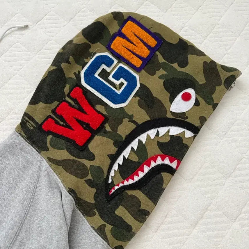 [BUNJANG] BAPE Shark Camo Full Zip Hoodie / 베이프 샤크 반카모 후드집업 반집업