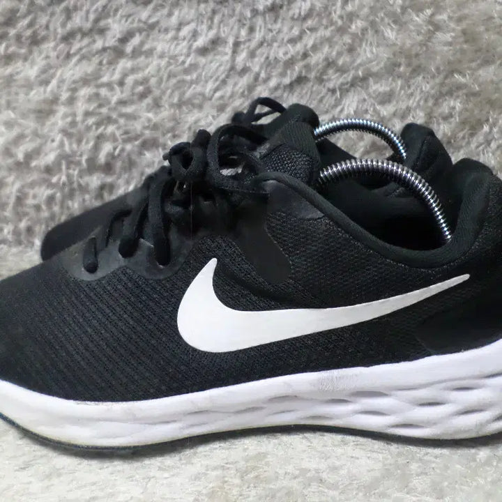 [BUNJANG] Nike Revolution 5 Black Sneakers / 후루룩구제2 255 나이키 레볼루션5 블랙 운동화 신발 260511