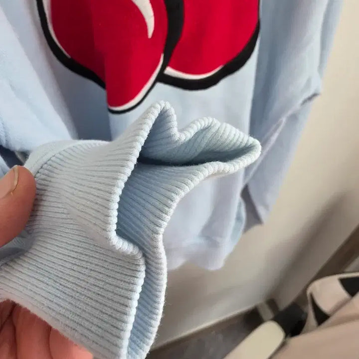[BUNJANG] Kirsh Cherry Embroidery Sweatshirt Sky Blue / 키리쉬 체리 자수 맨투맨 하늘색