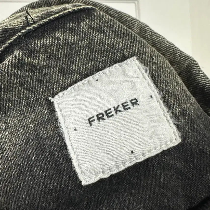 [BUNJANG] Freaker Front Flap Pocket Denim Shirt / 프리커 프론트 플랩 포켓 데님 셔츠