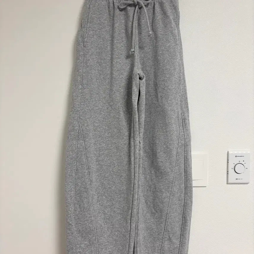 [BUNJANG] GU Barrel Leg Sweat Training Pants / GU 배럴 레그 여성 트레이닝 바지
