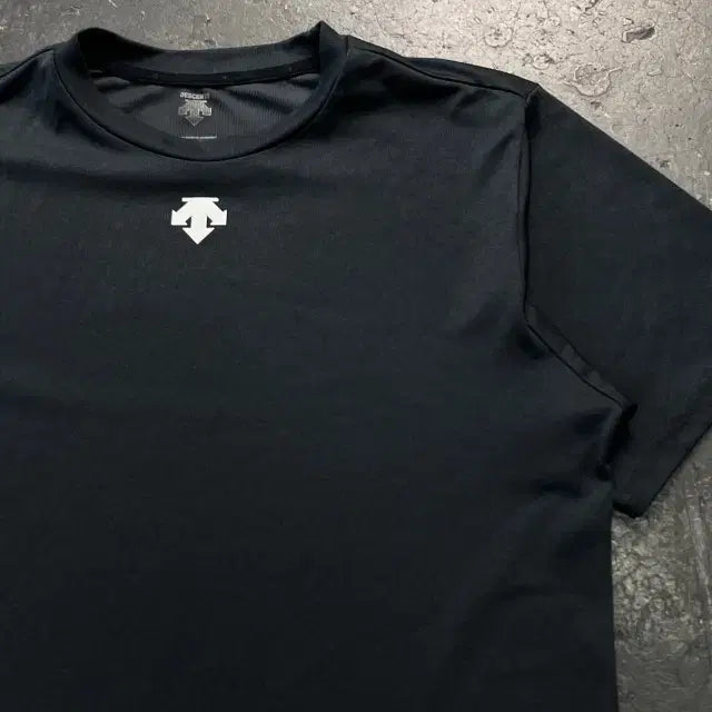[BUNJANG] Descente Functional Short Sleeve T-Shirt / 100 데상트 기능성 반팔티