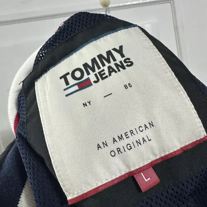 [BUNJANG] Tommy Hilfiger Logo Windbreaker Jacket / 타미힐피거 로고 바람막이