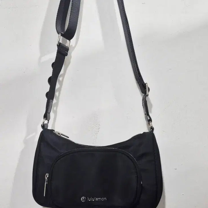 [BUNJANG] Lululemon Black Crossbody Bag / 룰루레몬 블랙 크로스백